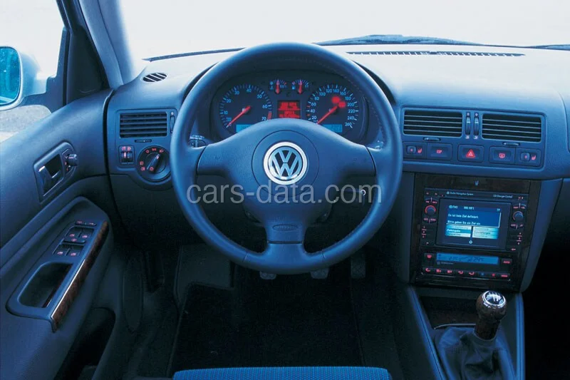 Volkswagen Bora Variant 2.8 V6 4Motion Highline 2000 front view