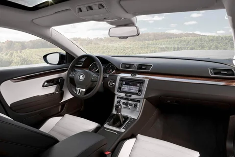 Volkswagen CC 2.0 TSI 2012 view 2