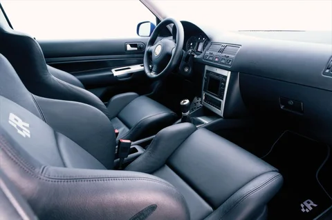 Volkswagen Golf R32 2003 view 8
