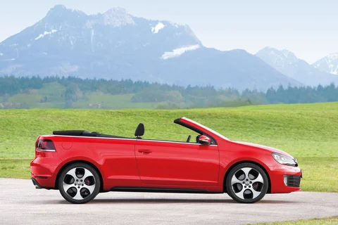 Volkswagen Golf Cabriolet 2.0 TSI R 2013 view 2