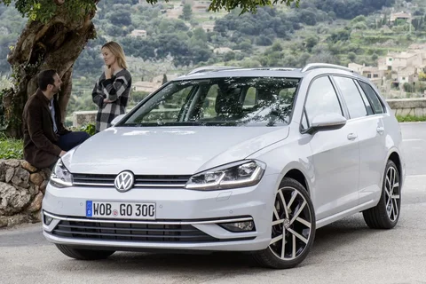 Volkswagen Golf Variant 2.0 TSI 4Motion R 2017 view 5