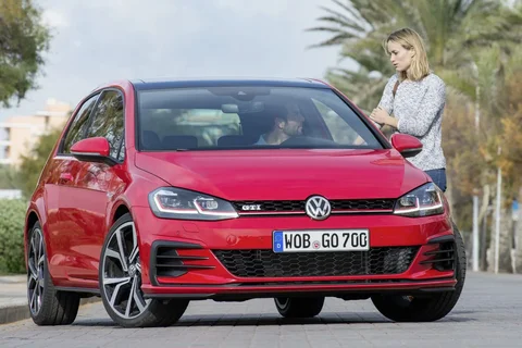 Volkswagen Golf 2.0 TSI GTI 2017 view 4