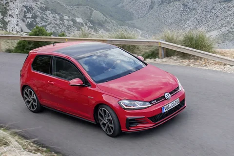 Volkswagen Golf 2.0 TSI GTI 2017 view 7