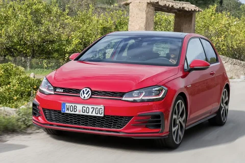 Volkswagen Golf 2.0 TSI GTI 2017 view 10