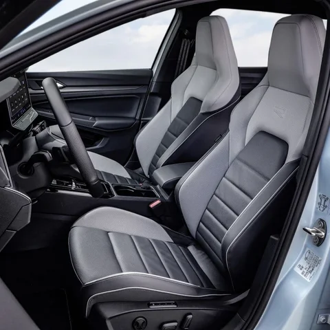Volkswagen Golf Variant 1.5 eTSI 116hp 2024 view 3