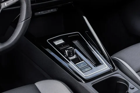 Volkswagen Golf Variant 1.5 eTSI 116hp 2024 view 5
