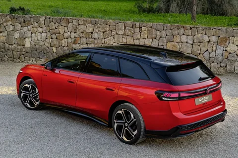 Volkswagen ID.7 Tourer 77kWh 286hp Pro 2024 view 2