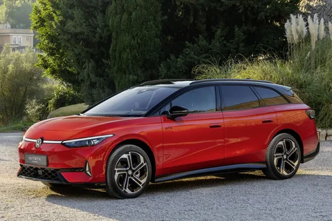 Volkswagen ID.7 Tourer 77kWh 286hp Pro 2024 view 3