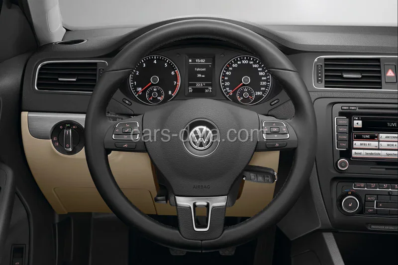 Volkswagen Jetta 1.2 TSI BMT Easyline 2011 front view