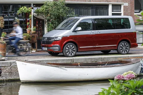 Volkswagen Multivan L1H1 2.0 TDI 204hp Highline 2021 view 10