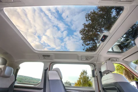 Volkswagen Multivan L2H1 1.4 eHybrid Energetic 2021 view 4