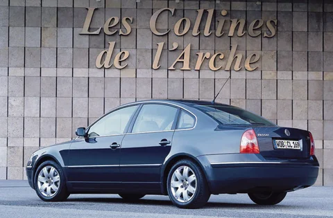 Volkswagen Passat 1.6 2000 view 2