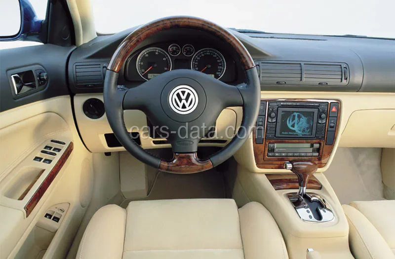Volkswagen Passat Variant 1.6 2000 front view