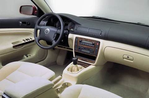 Volkswagen Passat 1.6 2000 view 9