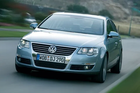 Volkswagen Passat 1.6 Easyline 2008 view 3