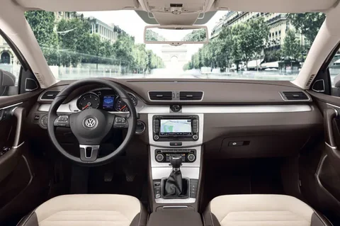 Volkswagen Passat Variant 3.6 V6 Highline 2011 view 8