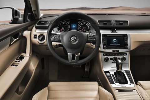 Volkswagen Passat Alltrack 1.8 TSI 2012 view 2