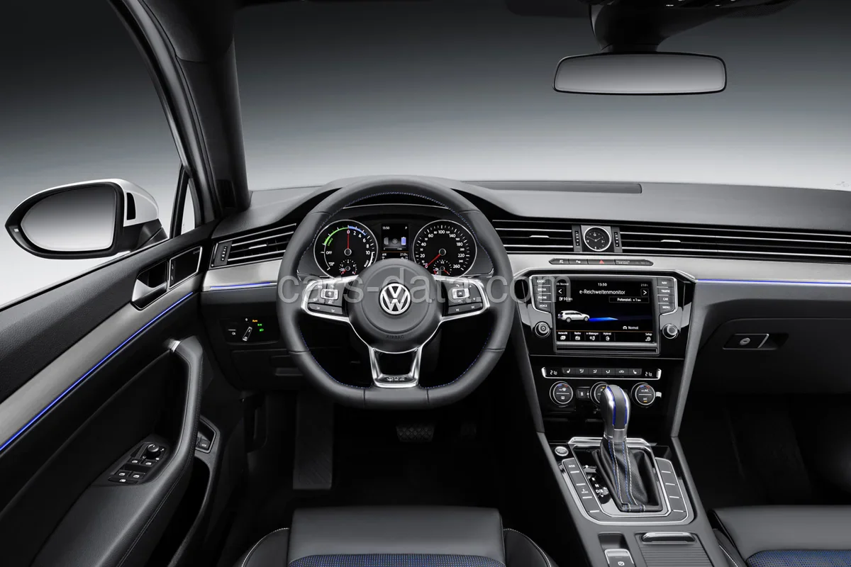 Volkswagen Passat Variant 1.4 TSI PHEV GTE 2015 front view