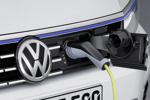 Volkswagen Passat Variant 1.4 TSI PHEV GTE 2015 view 2