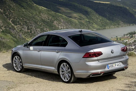 Volkswagen Passat 1.5 TSI 150hp Elegance 2019 view 12