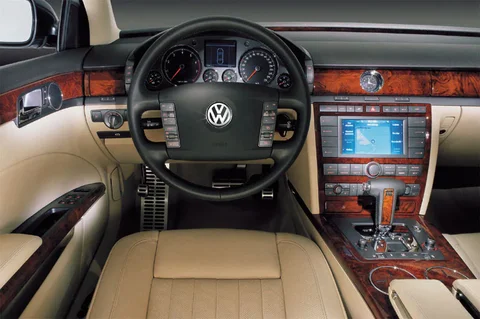 Volkswagen Phaeton 4.2 V8 4Motion 5-seater 2003 view 6