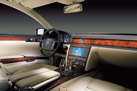 Volkswagen Phaeton 4.2 V8 4Motion 5-seater 2003 view 8