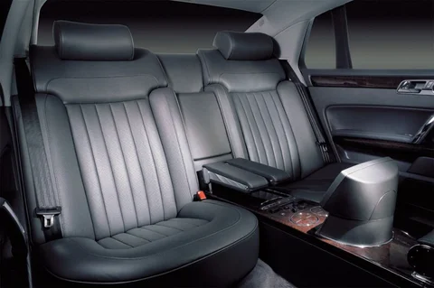 Volkswagen Phaeton 4.2 V8 4Motion 5-seater 2003 view 9