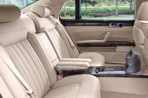 Volkswagen Phaeton 4.2 V8 4Motion 4-seater 2010 view 3