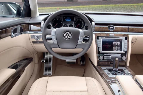 Volkswagen Phaeton 4.2 V8 4Motion 4-seater 2010 view 4