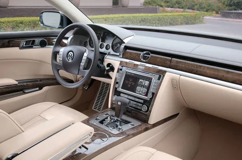 Volkswagen Phaeton 4.2 V8 4Motion 4-seater 2010 view 5