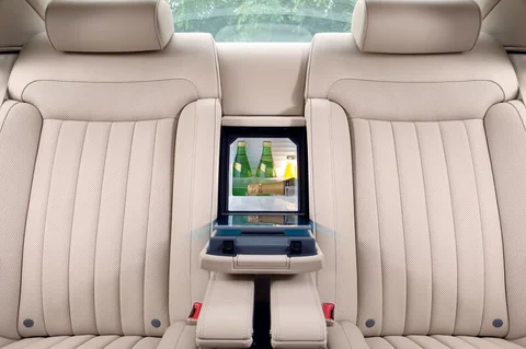 Volkswagen Phaeton 4.2 V8 4Motion 4-seater 2010 view 6