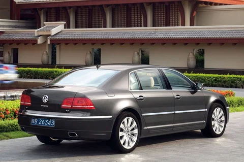 Volkswagen Phaeton 4.2 V8 4Motion 4-seater 2010 view 8