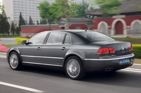 Volkswagen Phaeton 4.2 V8 4Motion 4-seater 2010 view 11