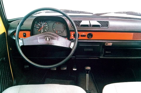 Volkswagen Polo 900 1975 view 2