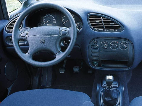 Volkswagen Sharan 2.8 VR6 Syncro Highline 1997 view 3