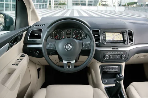 Volkswagen Sharan 2.0 TSI Highline 2011 view 5