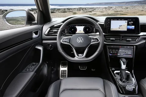 Volkswagen T-Roc 1.0 TSI 110hp 2023 view 3