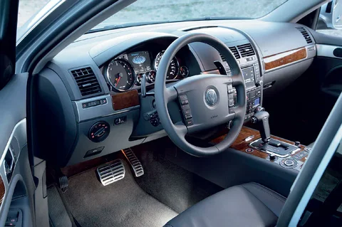 Volkswagen Touareg 6.0 W12 2008 view 9