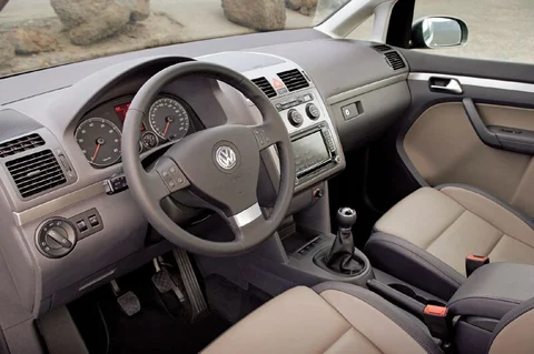 Volkswagen Touran 1.6 Optive 2008 view 6