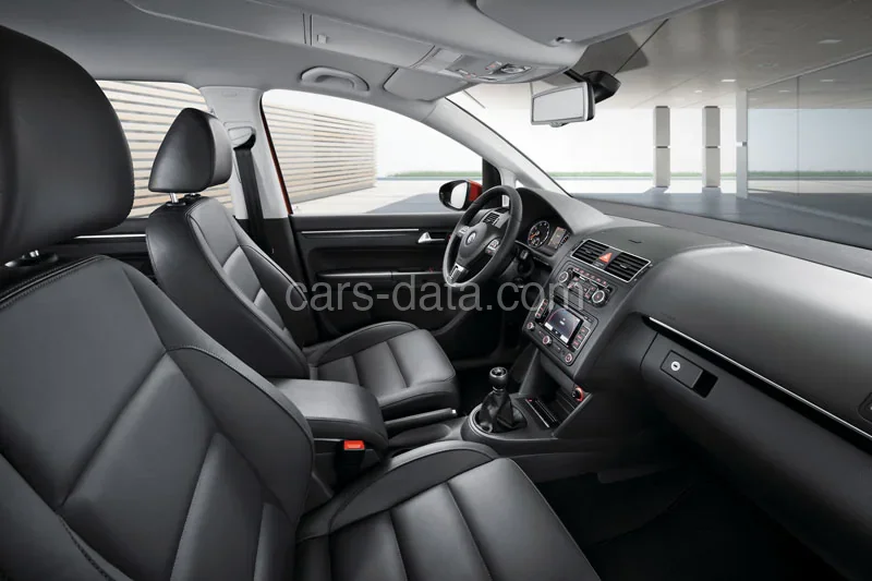Volkswagen Touran Van 1.2 TSI BlueMotion Technology Trendline 2010 front view