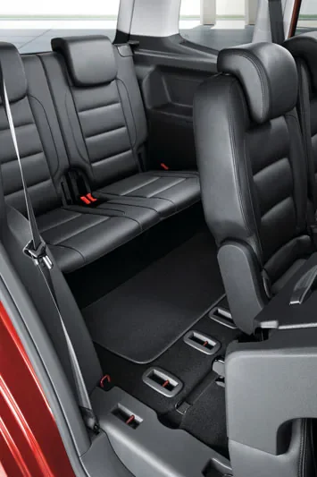 Volkswagen Touran Van 1.2 TSI BlueMotion Technology Trendline 2010 view 2