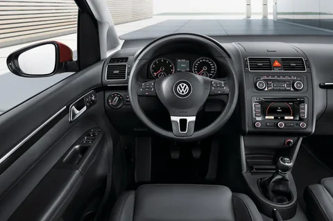 Volkswagen Touran Van 1.2 TSI BlueMotion Technology Trendline 2010 view 3