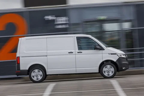 Volkswagen Transporter L2H1 2.0 TDI 90hp 2019 view 2