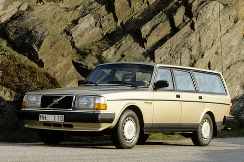 Volvo 240 Estate 1985 view 4