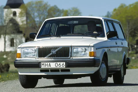 Volvo 240 Estate 1985 view 5