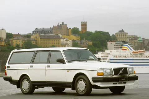 Volvo 240 Estate 1985 view 6