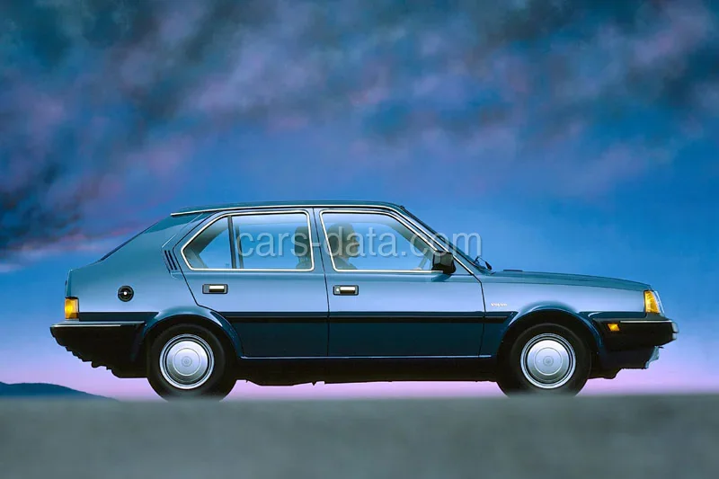 Volvo 340 1.4 1988 front view