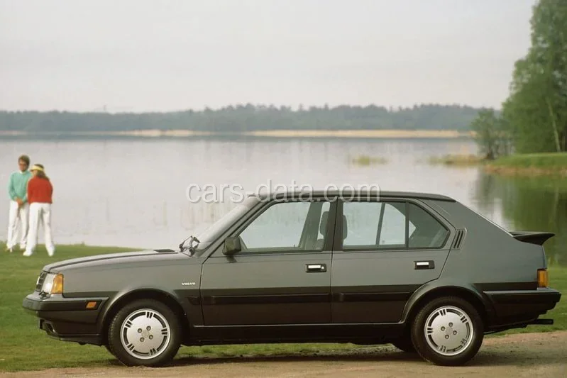 Volvo 340 DL 1.4 1982 front view