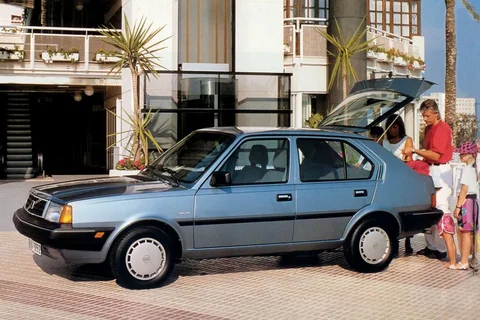 Volvo 340 1.4 1988 view 2