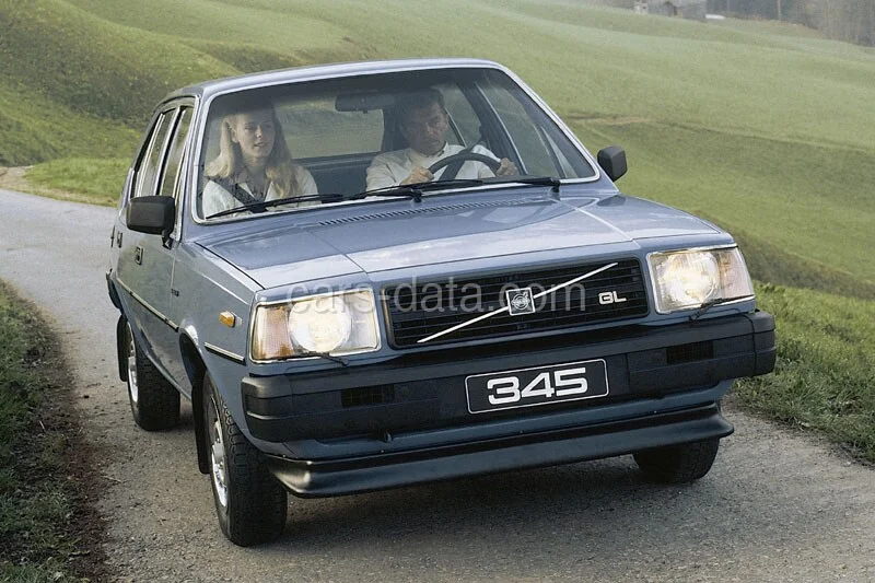 Volvo 343/345 345 GLS 2.0 1980 hatchback prednji pogled